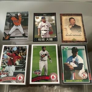 Assortment of baseball cards